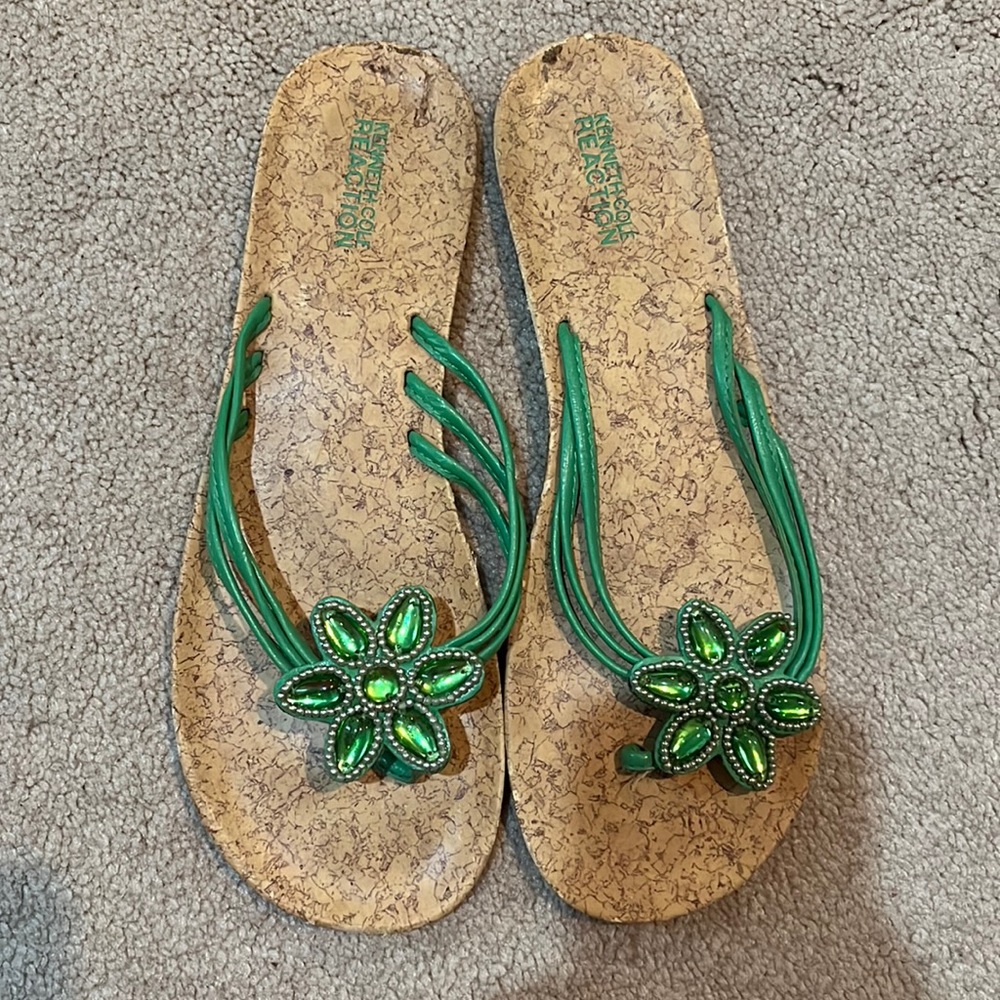 Kenneth Cole Reaction flip flops